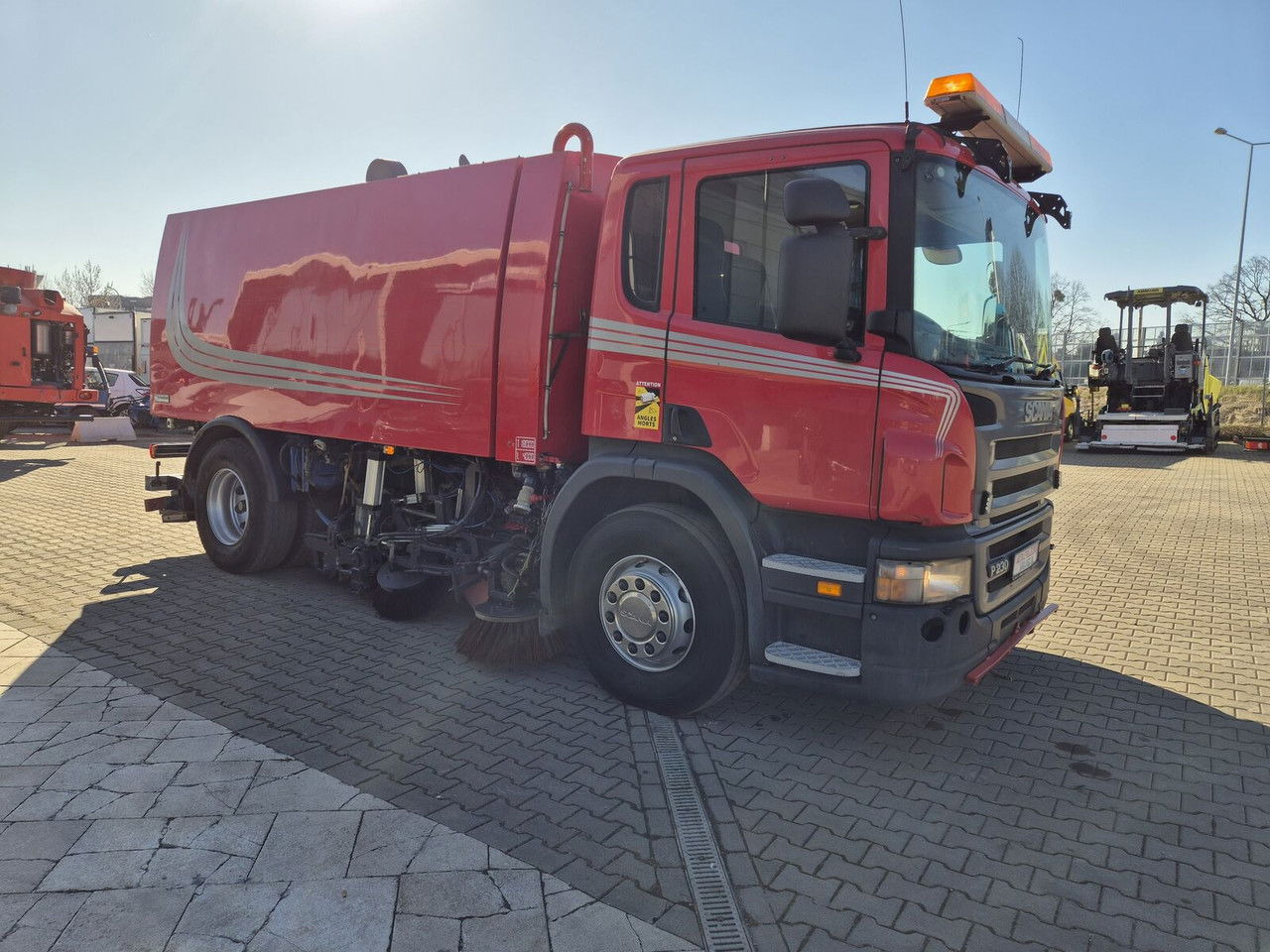 Scania P230 4X2 / Sweeper / Johnston VX800 / Sprayer / LOW Mileage / - Veegwagen: afbeelding 5 Scania P230 4X2 / Sweeper / Johnston VX800 / Sprayer / LOW Mileage / - Veegwagen: afbeelding 5
