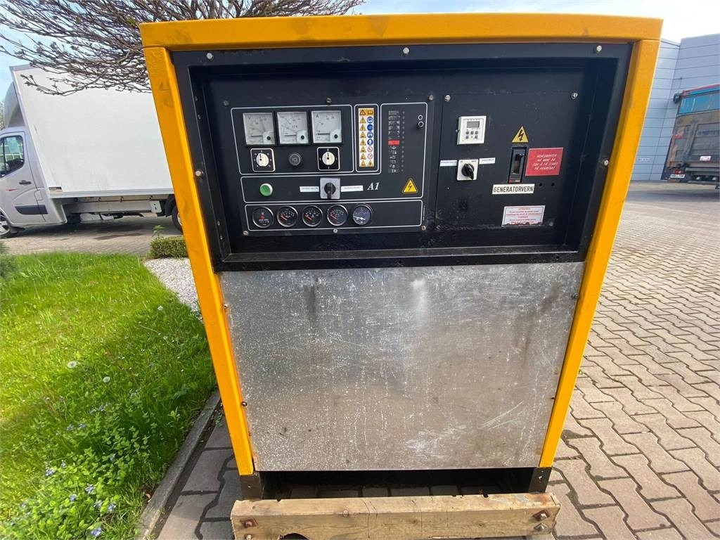 Sdmo NS 60 W M, Silent generator 60kVA, 48KW - Industrie generator: afbeelding 3 Sdmo NS 60 W M, Silent generator 60kVA, 48KW - Industrie generator: afbeelding 3