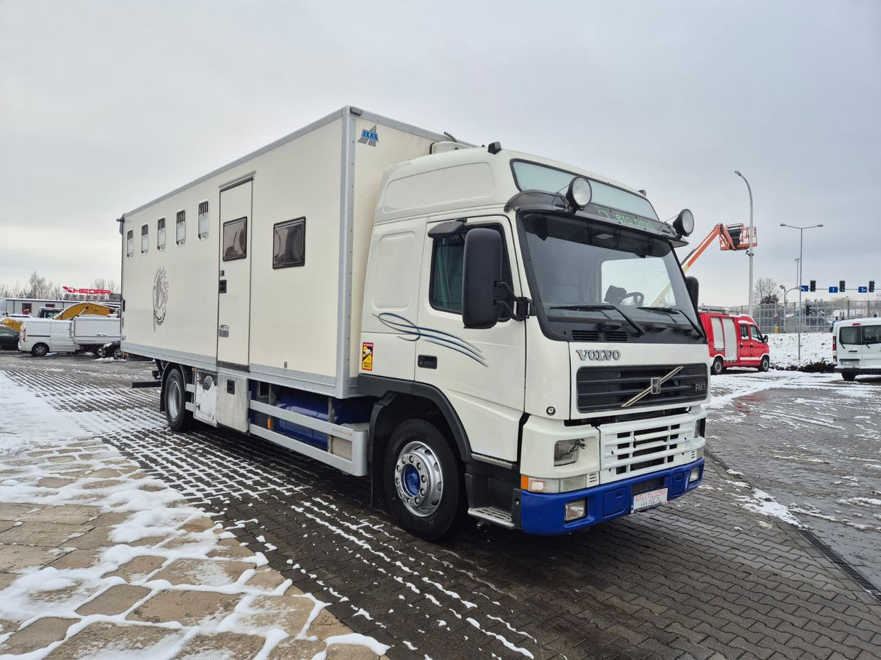 VOLVO FM 7 5 Horses / 3 People Live Cabin / 1 Owner / Serviced - Paardenvrachtwagen: afbeelding 4 VOLVO FM 7 5 Horses / 3 People Live Cabin / 1 Owner / Serviced - Paardenvrachtwagen: afbeelding 4