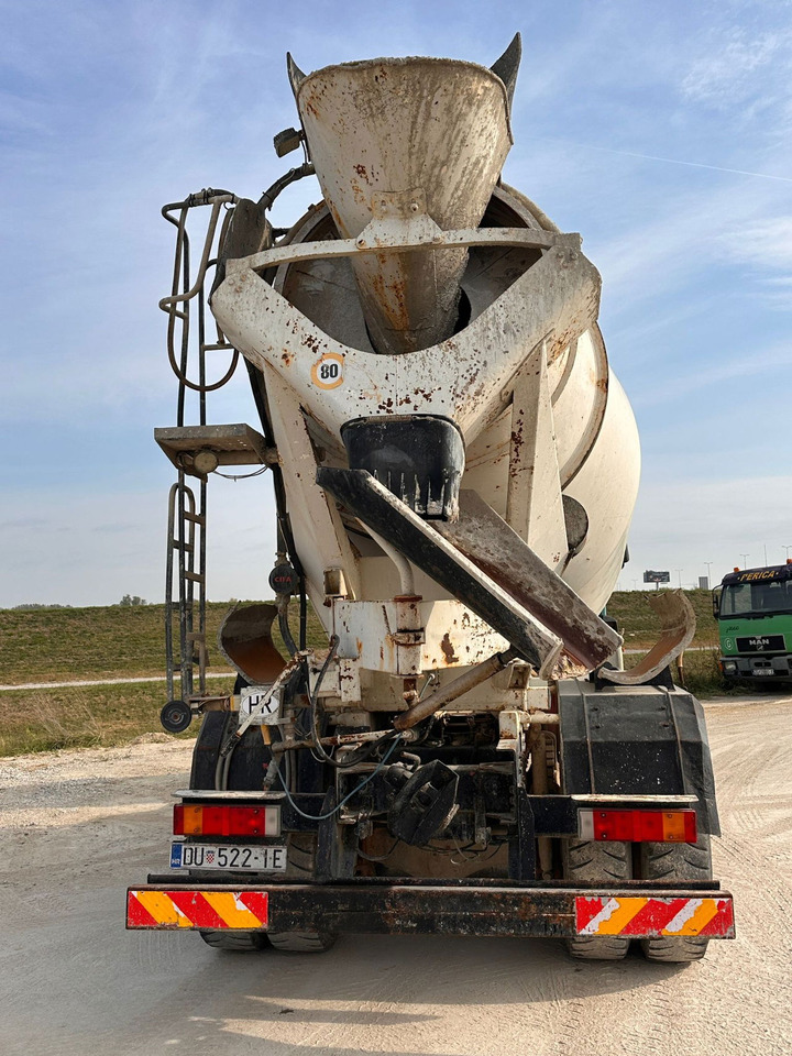 Iveco Eurotrakker 260E35W 6x6 mixer - 7m3 - Betonmixer: afbeelding 4 Iveco Eurotrakker 260E35W 6x6 mixer - 7m3 - Betonmixer: afbeelding 4