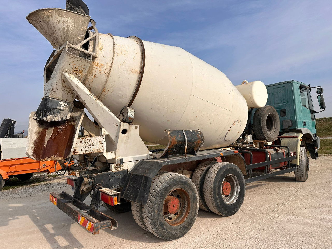 Iveco Eurotrakker 260E35W 6x6 mixer - 7m3 - Betonmixer: afbeelding 5 Iveco Eurotrakker 260E35W 6x6 mixer - 7m3 - Betonmixer: afbeelding 5