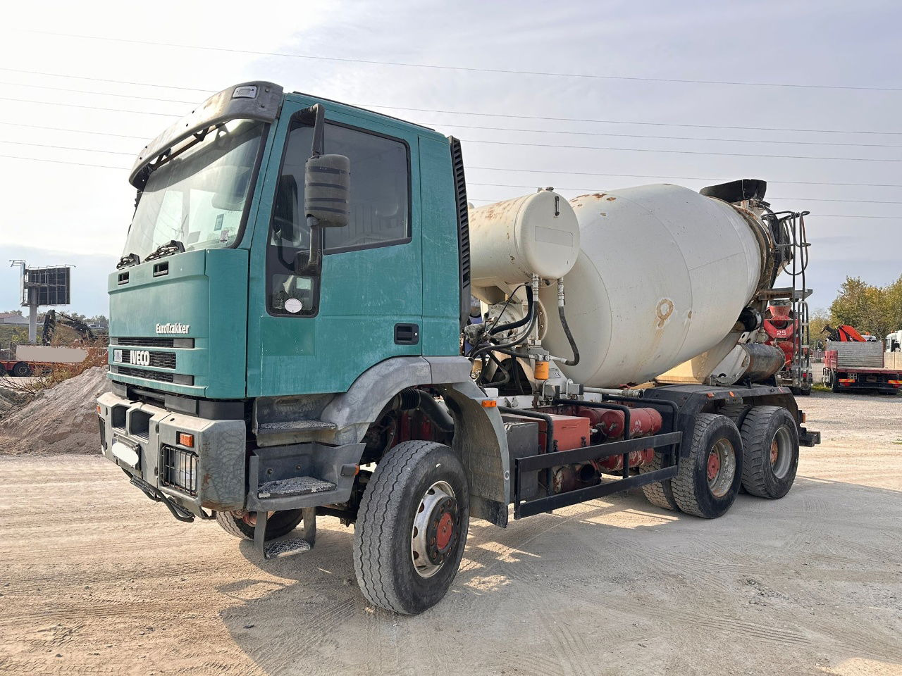 Iveco Eurotrakker 260E35W 6x6 mixer - 7m3 - Betonmixer: afbeelding 1 Iveco Eurotrakker 260E35W 6x6 mixer - 7m3 - Betonmixer: afbeelding 1