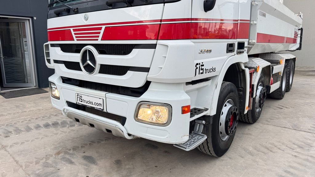 Mercedes-Benz Actros 3246 8X4 mulda tipper - retarder - hydr. back door - Kipper vrachtwagen: afbeelding 3 Mercedes-Benz Actros 3246 8X4 mulda tipper - retarder - hydr. back door - Kipper vrachtwagen: afbeelding 3