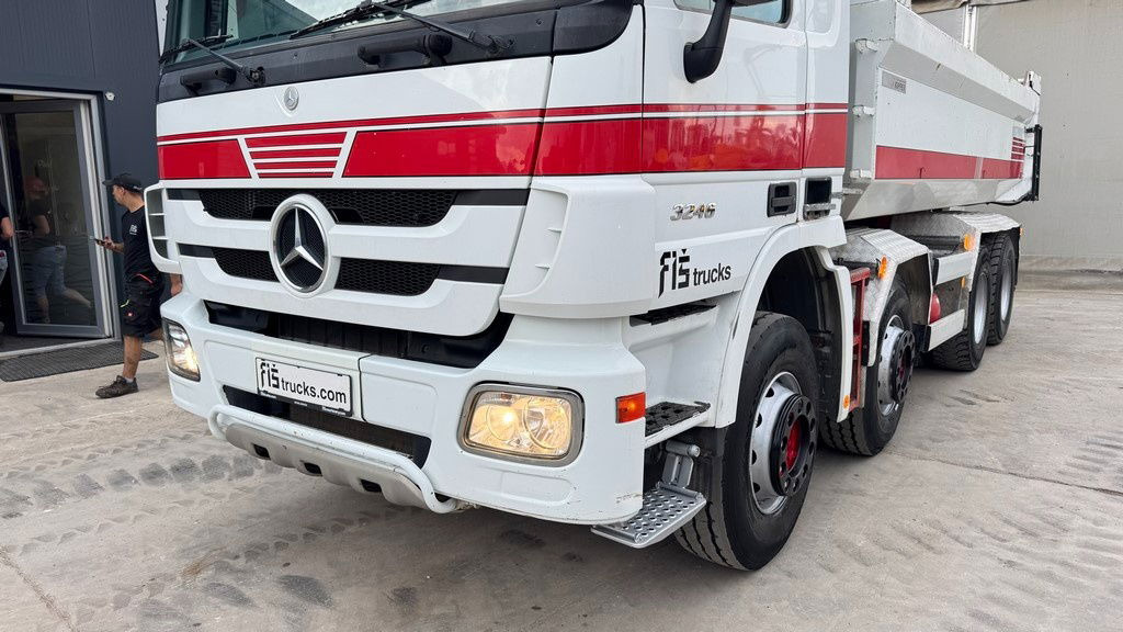 Mercedes-Benz Actros 3246 8X4 mulda tipper - retarder - hydr. back door - Kipper vrachtwagen: afbeelding 2 Mercedes-Benz Actros 3246 8X4 mulda tipper - retarder - hydr. back door - Kipper vrachtwagen: afbeelding 2