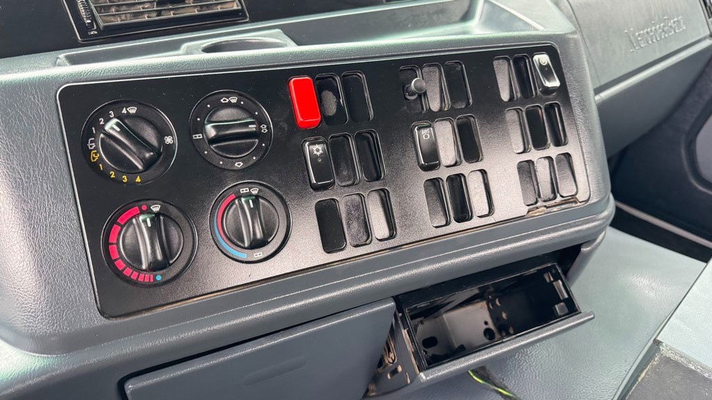 Chassis vrachtwagen Mercedes-Benz Actros 3331 B 6x4 chassis - big axle: afbeelding 29 Chassis vrachtwagen Mercedes-Benz Actros 3331 B 6x4 chassis - big axle: afbeelding 29