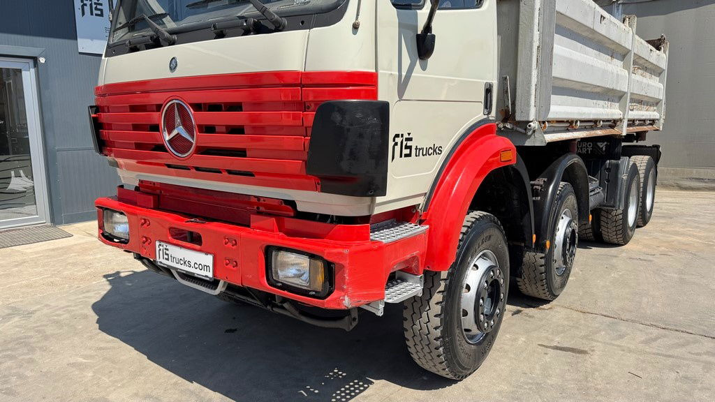 Mercedes-Benz SK 3235 8X4 tipper - V8 - top conditon - Kipper vrachtwagen: afbeelding 2 Mercedes-Benz SK 3235 8X4 tipper - V8 - top conditon - Kipper vrachtwagen: afbeelding 2