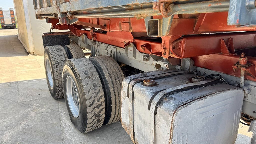 Scania 112 6x4 tipper - full spring - Kipper vrachtwagen: afbeelding 4 Scania 112 6x4 tipper - full spring - Kipper vrachtwagen: afbeelding 4