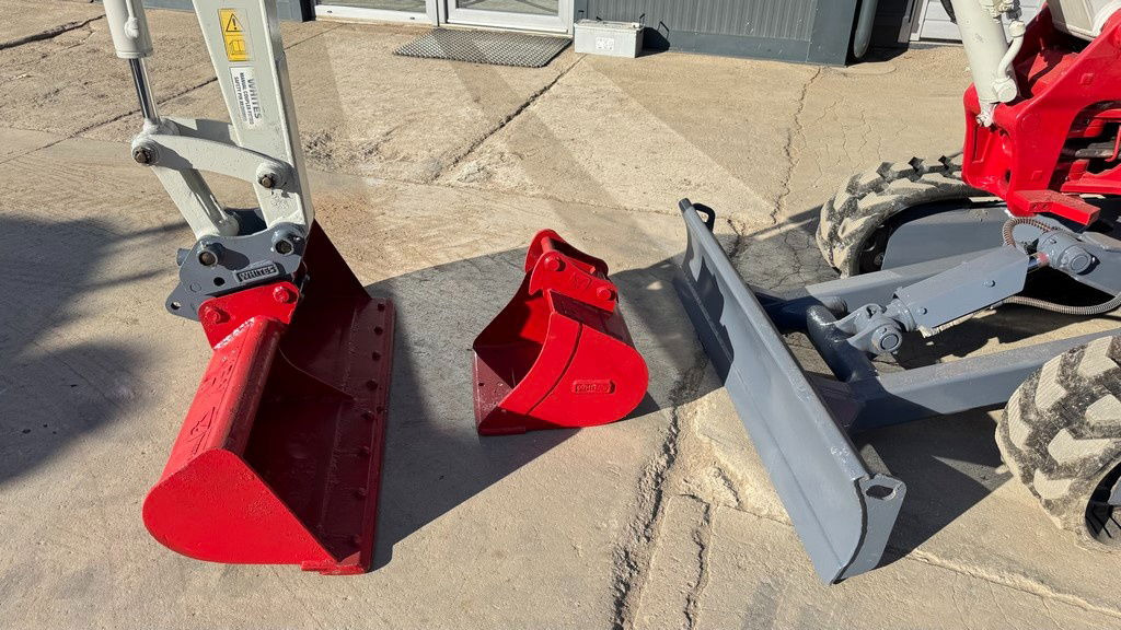 Takeuchi TB230 - 2019 Year - 2435 Hours - 2X Buckets - NEW Tracks - Minigraafmachine: afbeelding 2 Takeuchi TB230 - 2019 Year - 2435 Hours - 2X Buckets - NEW Tracks - Minigraafmachine: afbeelding 2