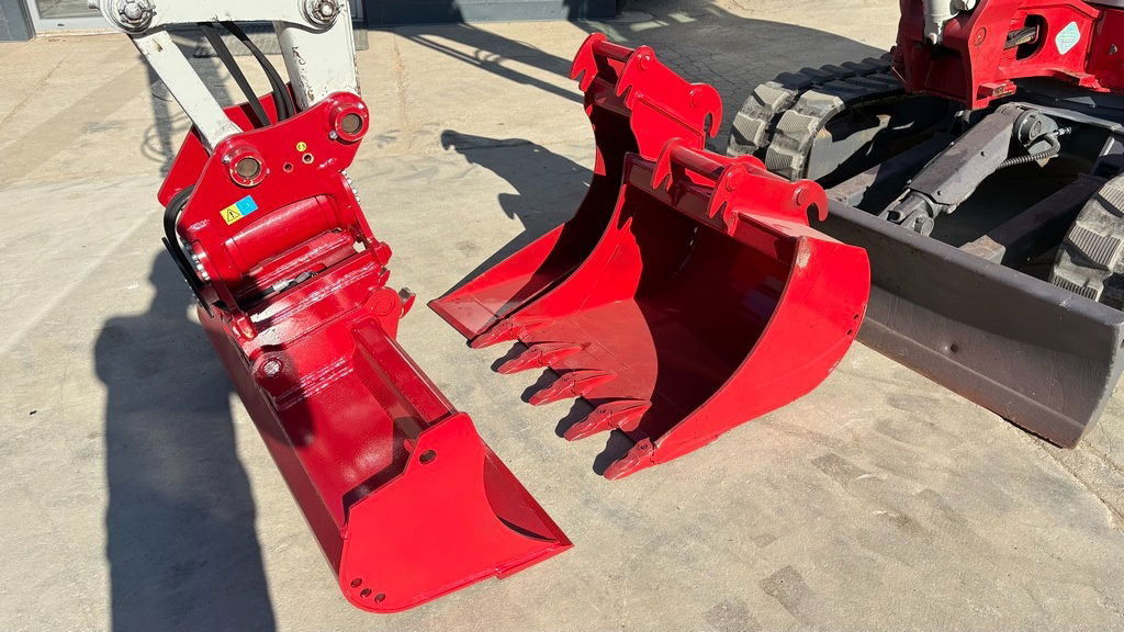 Takeuchi TB250-2 - 2021 Year - 1825 Hours - Powertilt -3X Buckets - Minigraafmachine: afbeelding 1 Takeuchi TB250-2 - 2021 Year - 1825 Hours - Powertilt -3X Buckets - Minigraafmachine: afbeelding 1