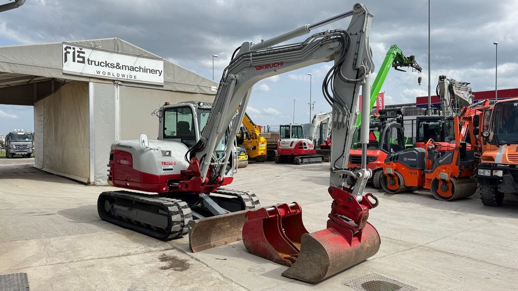 Takeuchi TB290-2 - 2022 Year - 820 Hours - Powertilt - Minigraafmachine: afbeelding 2 Takeuchi TB290-2 - 2022 Year - 820 Hours - Powertilt - Minigraafmachine: afbeelding 2