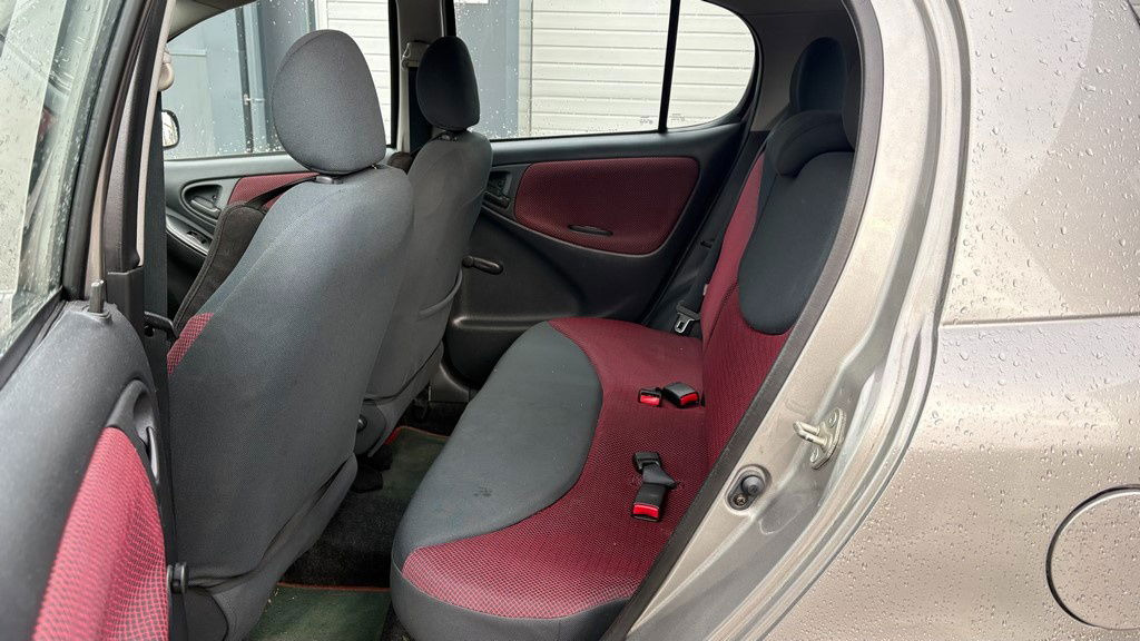 Leasing Toyota Yaris 1.3 - Petrol - 5 Doors - AC Toyota Yaris 1.3 - Petrol - 5 Doors - AC: afbeelding 8 Leasing Toyota Yaris 1.3 - Petrol - 5 Doors - AC Toyota Yaris 1.3 - Petrol - 5 Doors - AC: afbeelding 8