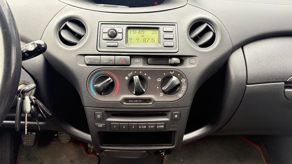 Leasing Toyota Yaris 1.3 - Petrol - 5 Doors - AC Toyota Yaris 1.3 - Petrol - 5 Doors - AC: afbeelding 14 Leasing Toyota Yaris 1.3 - Petrol - 5 Doors - AC Toyota Yaris 1.3 - Petrol - 5 Doors - AC: afbeelding 14