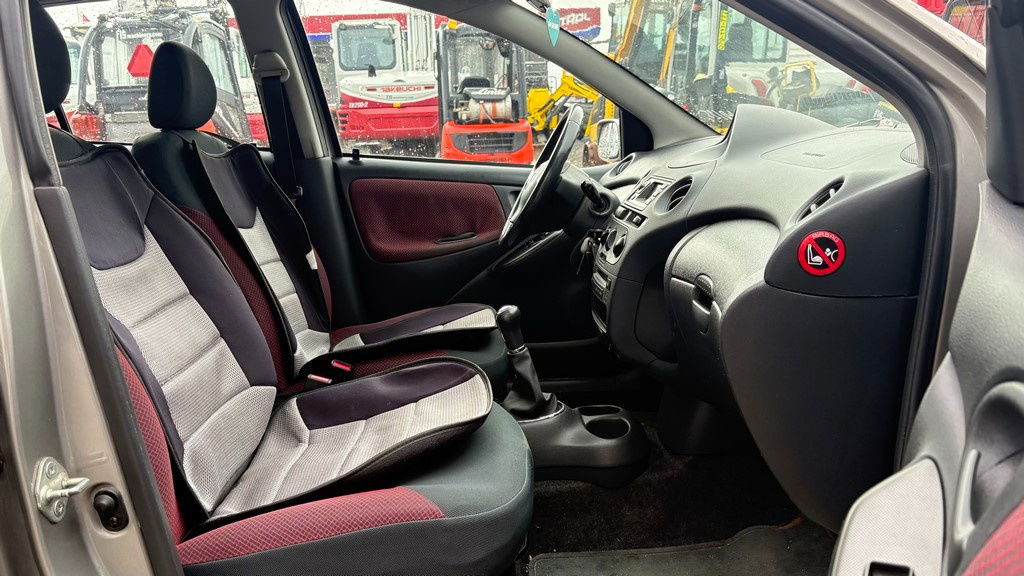 Leasing Toyota Yaris 1.3 - Petrol - 5 Doors - AC Toyota Yaris 1.3 - Petrol - 5 Doors - AC: afbeelding 10 Leasing Toyota Yaris 1.3 - Petrol - 5 Doors - AC Toyota Yaris 1.3 - Petrol - 5 Doors - AC: afbeelding 10