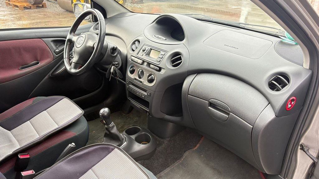 Leasing Toyota Yaris 1.3 - Petrol - 5 Doors - AC Toyota Yaris 1.3 - Petrol - 5 Doors - AC: afbeelding 11 Leasing Toyota Yaris 1.3 - Petrol - 5 Doors - AC Toyota Yaris 1.3 - Petrol - 5 Doors - AC: afbeelding 11