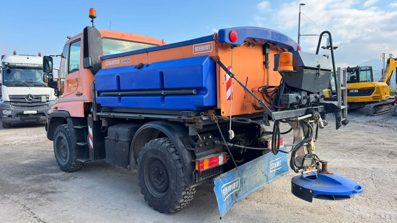 Mercedes-Benz Unimog U300 4x4 - Schmidt salt spreader 3m3 - Vrachtwagen: afbeelding 4 Mercedes-Benz Unimog U300 4x4 - Schmidt salt spreader 3m3 - Vrachtwagen: afbeelding 4