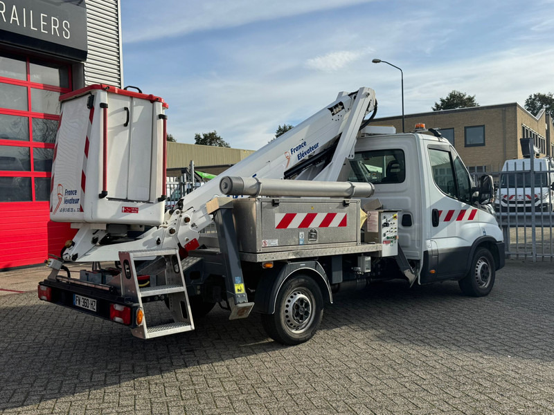 Iveco Daily 35S14 Werkhoogte 14 mtr, 221 draaiuren 18.215 km - Bestelwagen: afbeelding 5 Iveco Daily 35S14 Werkhoogte 14 mtr, 221 draaiuren 18.215 km - Bestelwagen: afbeelding 5