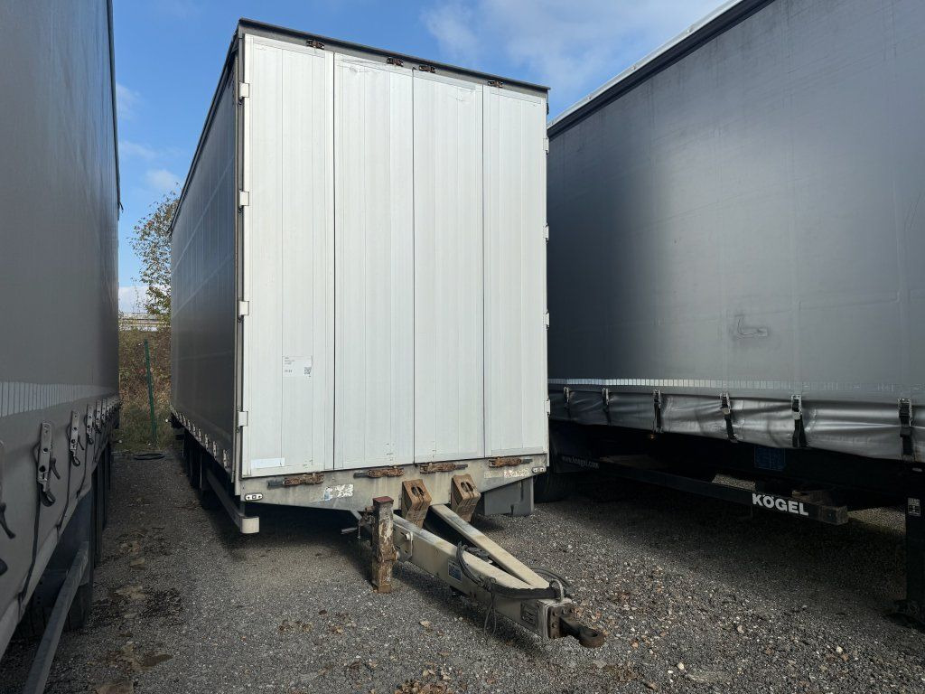 Agrikom - Aanhangwagen met huif: afbeelding 1 Agrikom - Aanhangwagen met huif: afbeelding 1