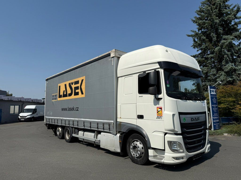 DAF XF440 EURO 6 6x2 + Agrikom - Schuifzeilen vrachtwagen: afbeelding 2 DAF XF440 EURO 6 6x2 + Agrikom - Schuifzeilen vrachtwagen: afbeelding 2