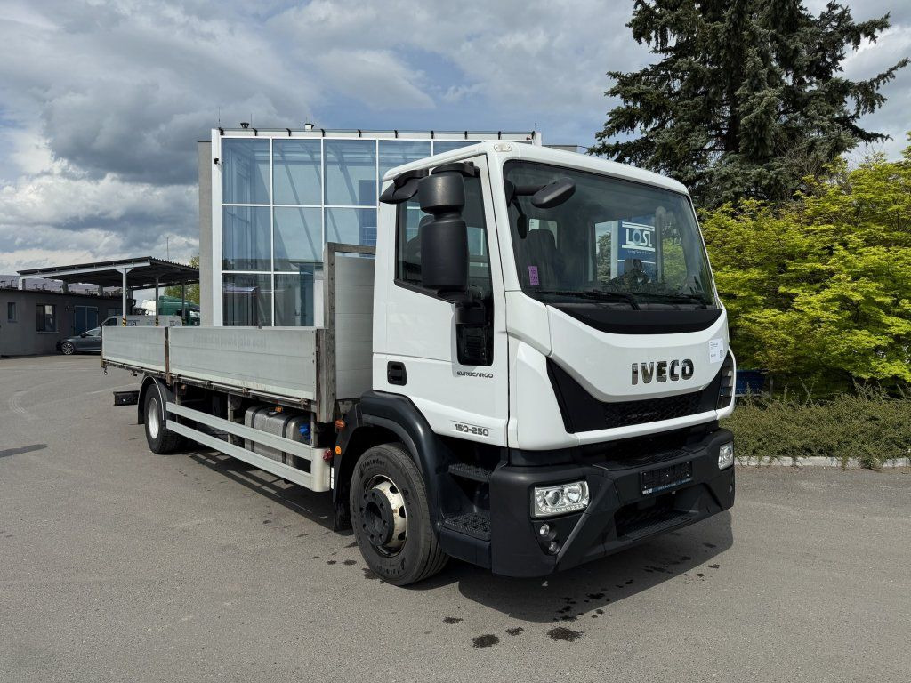Iveco 150E25 EURO 6 - Vrachtwagen met open laadbak: afbeelding 2 Iveco 150E25 EURO 6 - Vrachtwagen met open laadbak: afbeelding 2