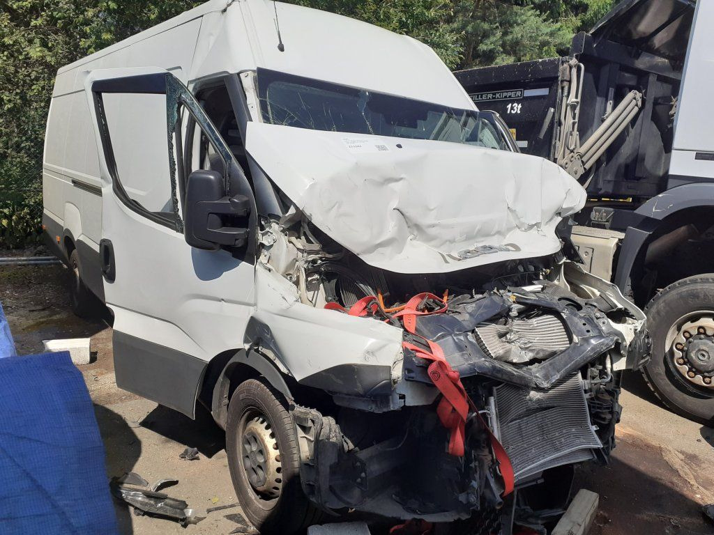 Iveco Daily 35S16 maxi Damaged - Gesloten bestelwagen: afbeelding 1 Iveco Daily 35S16 maxi Damaged - Gesloten bestelwagen: afbeelding 1