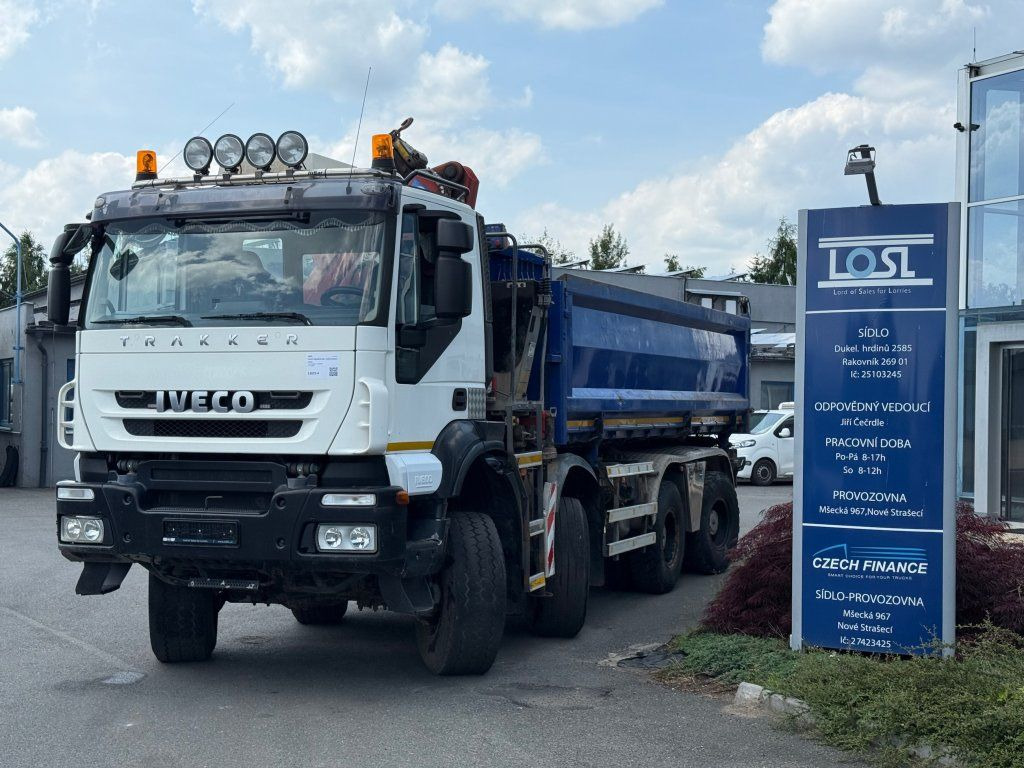 Iveco Trakker AD410 T45 8x8 + HMF 1643 Z2 - Kipper vrachtwagen: afbeelding 1 Iveco Trakker AD410 T45 8x8 + HMF 1643 Z2 - Kipper vrachtwagen: afbeelding 1