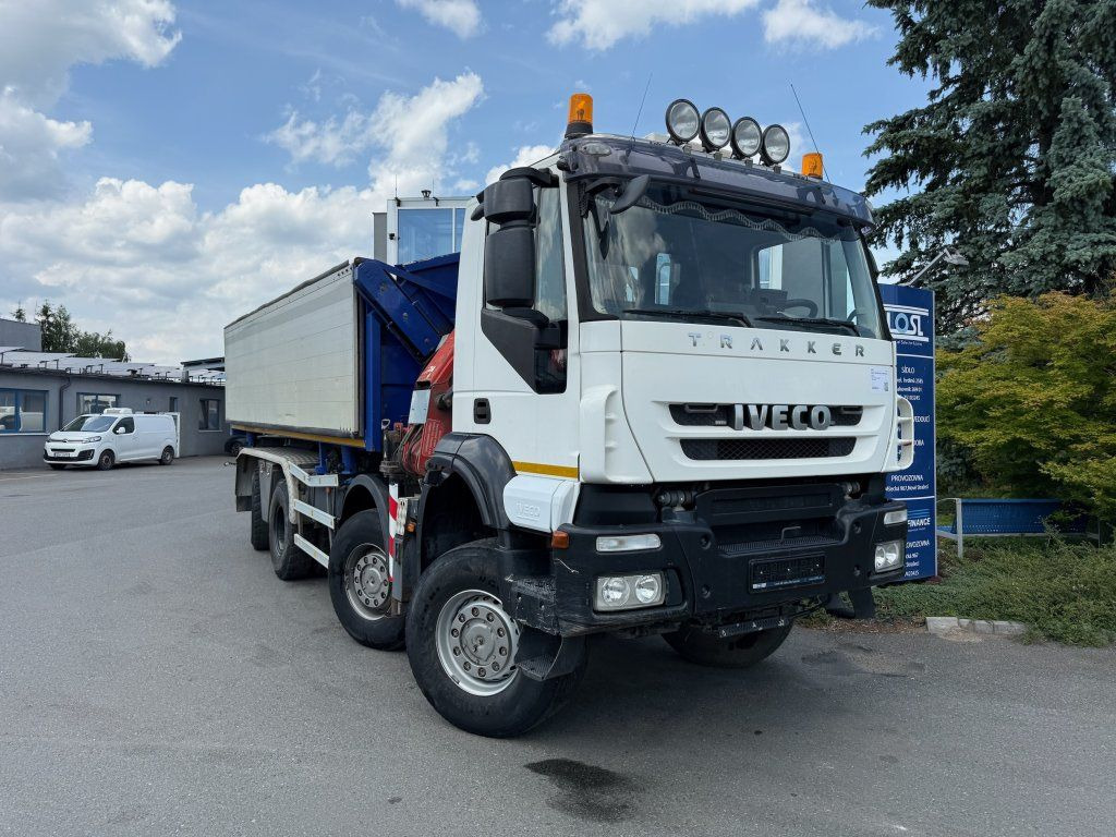 Iveco Trakker AD410 T45 8x8 + HMF 1643 Z2 - Kipper vrachtwagen: afbeelding 2 Iveco Trakker AD410 T45 8x8 + HMF 1643 Z2 - Kipper vrachtwagen: afbeelding 2