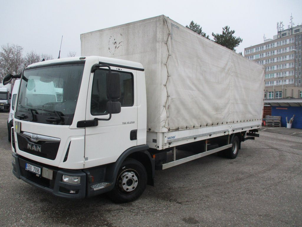 MAN TGL 12.250 - Schuifzeilen vrachtwagen: afbeelding 2 MAN TGL 12.250 - Schuifzeilen vrachtwagen: afbeelding 2