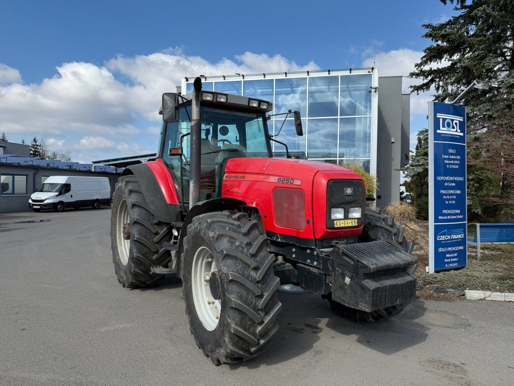 Massey Ferguson MF8260 - Tractor: afbeelding 2 Massey Ferguson MF8260 - Tractor: afbeelding 2