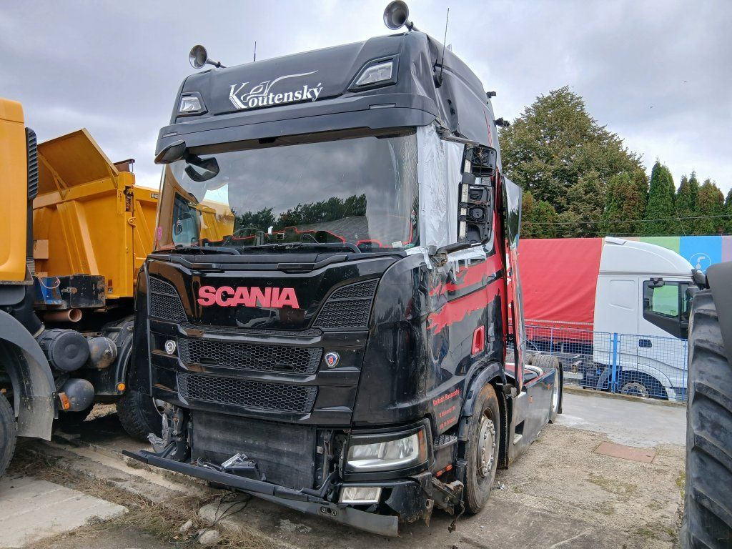Scania R450 MEGA/lowdeck Unfall / damage - Trekker: afbeelding 1 Scania R450 MEGA/lowdeck Unfall / damage - Trekker: afbeelding 1