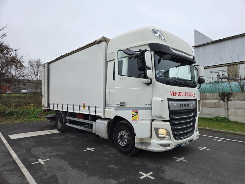 DAF XF 450 - auto-école - Schuifzeilen vrachtwagen: afbeelding 2 DAF XF 450 - auto-école - Schuifzeilen vrachtwagen: afbeelding 2