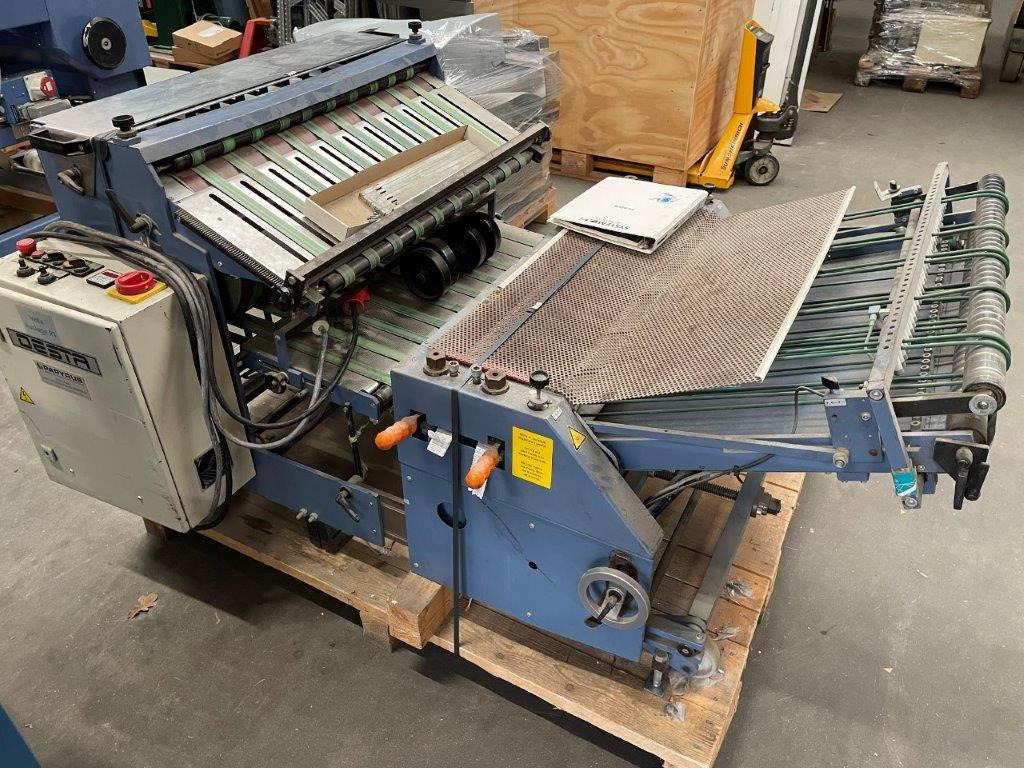 DESTA BAS-FSA 700 - combinable pressing unit with vertical stack delivery from 2006 - Vouwmachine: afbeelding 1 DESTA BAS-FSA 700 - combinable pressing unit with vertical stack delivery from 2006 - Vouwmachine: afbeelding 1