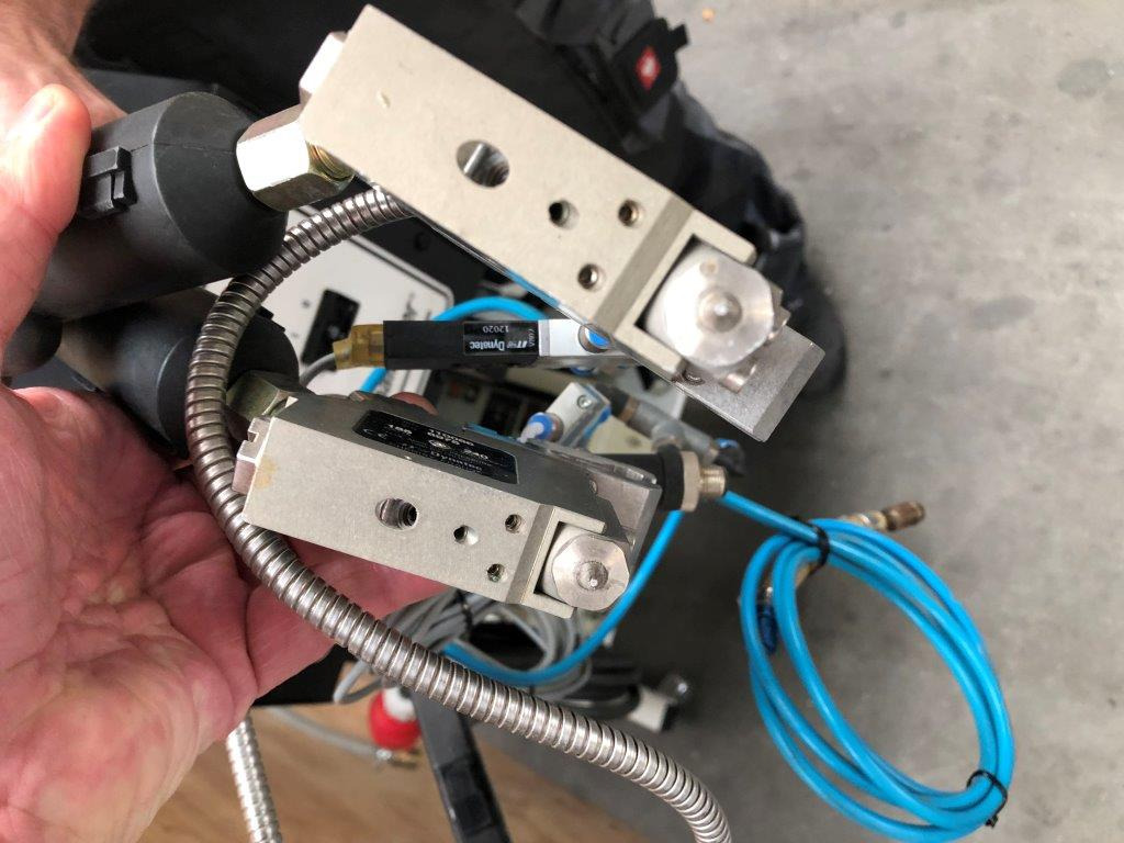 Dynatec Quattro Challenger glue melter with two application nozzles Dy 2002 control unit for 8 channels - Drukmachine: afbeelding 3 Dynatec Quattro Challenger glue melter with two application nozzles Dy 2002 control unit for 8 channels - Drukmachine: afbeelding 3