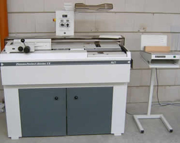 Planax Perfect Binder F II Cold Glue Binding Machine - Inbindmachine: afbeelding 1 Planax Perfect Binder F II Cold Glue Binding Machine - Inbindmachine: afbeelding 1