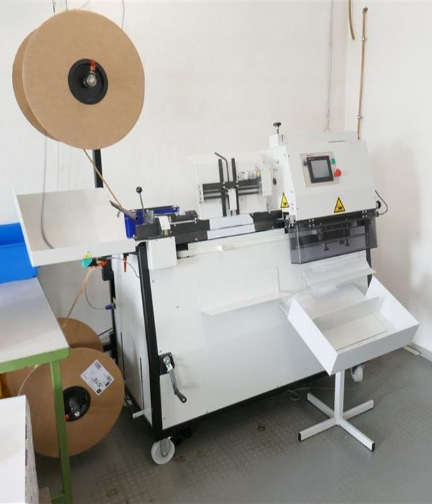 Ringbook & calendar - wire binding machine RENZ Mobi 500 with calendar hanger KA 300 - Inbindmachine: afbeelding 1 Ringbook & calendar - wire binding machine RENZ Mobi 500 with calendar hanger KA 300 - Inbindmachine: afbeelding 1