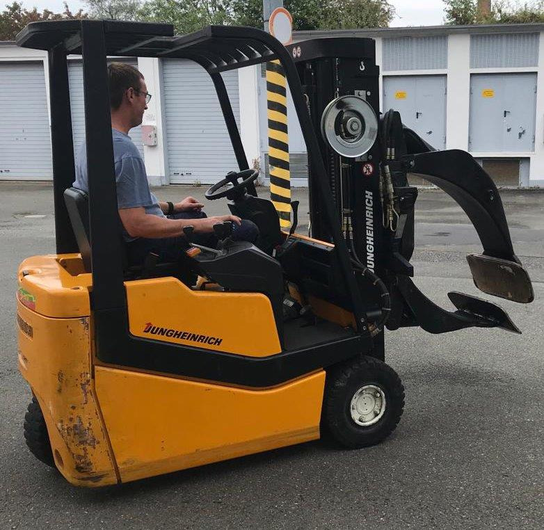 Three-wheel electric front loader Jungheinrich EFG DF 15 with duplex mast and Meyer roller clamp - Elektrische heftruck: afbeelding 5 Three-wheel electric front loader Jungheinrich EFG DF 15 with duplex mast and Meyer roller clamp - Elektrische heftruck: afbeelding 5