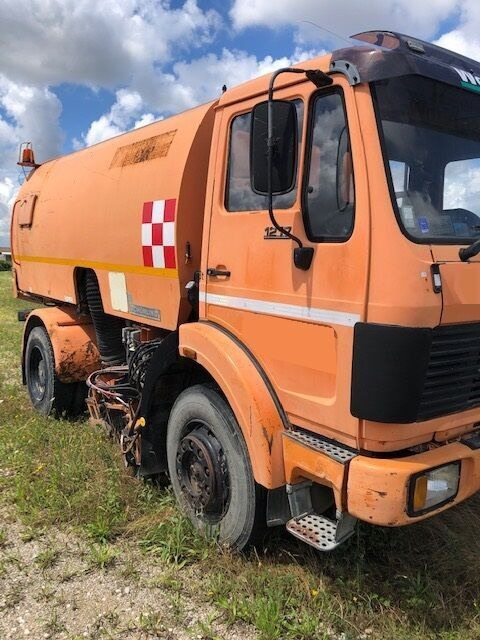 Bucher - Veegwagen: afbeelding 2 Bucher - Veegwagen: afbeelding 2