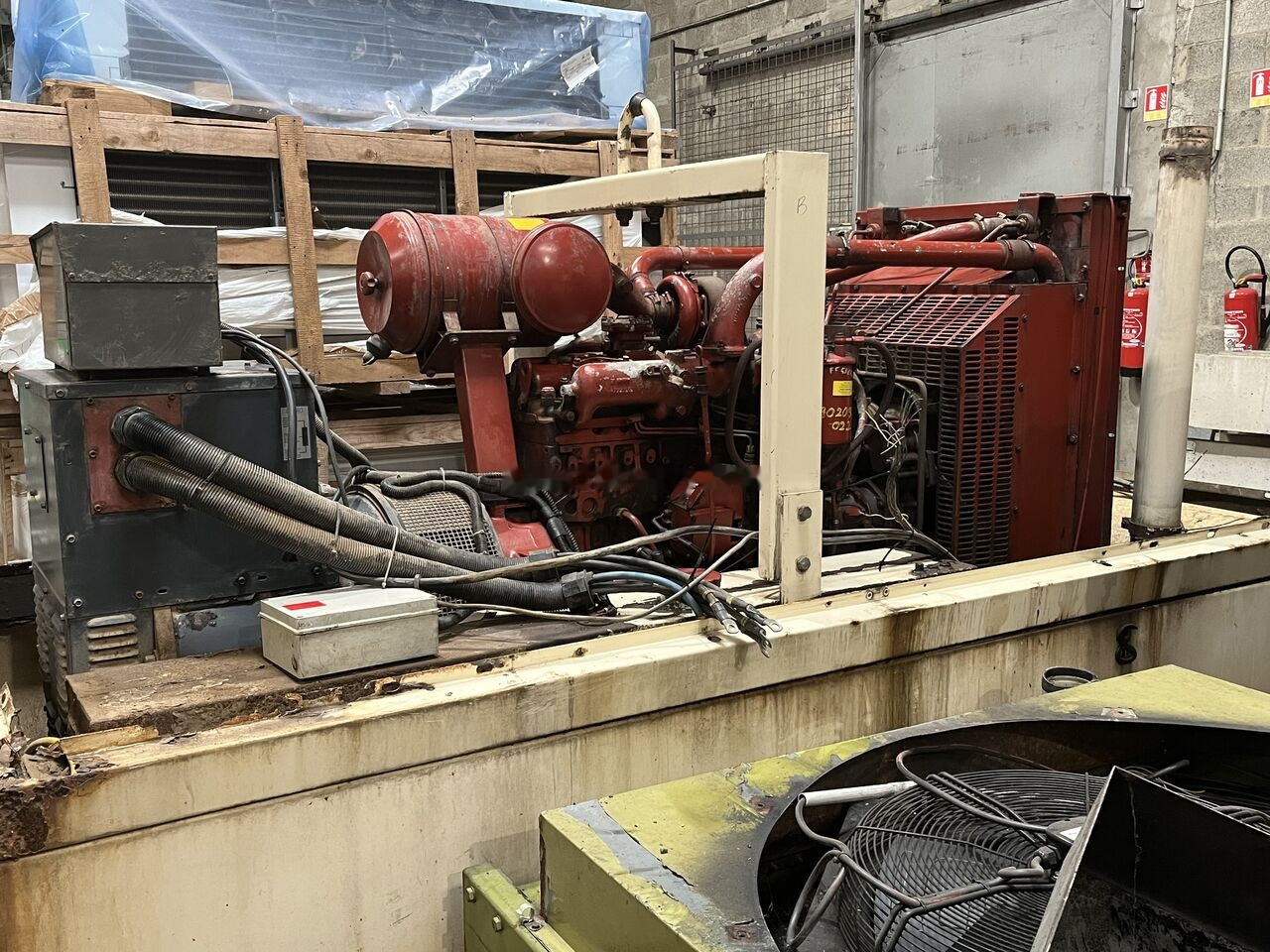 IVECO 240 kVa 8361 SRI - Industrie generator: afbeelding 1 IVECO 240 kVa 8361 SRI - Industrie generator: afbeelding 1