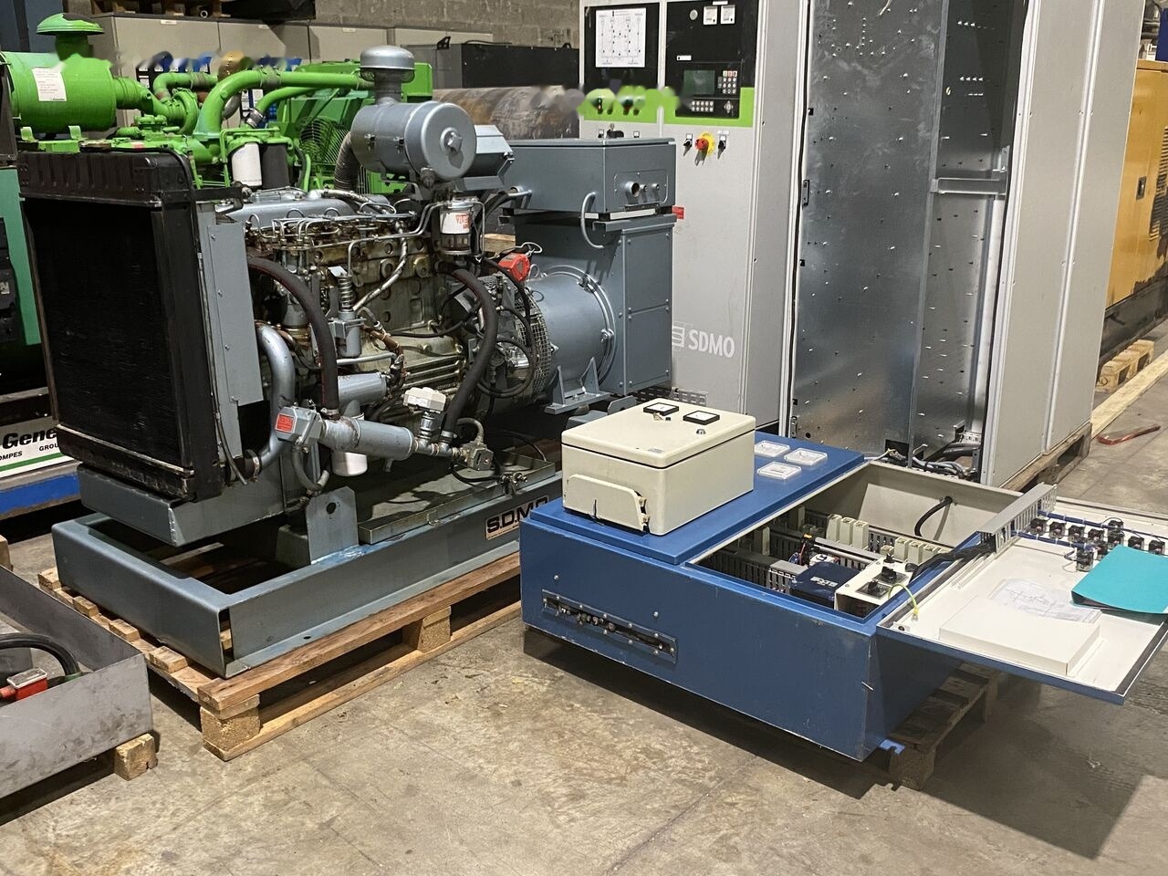 SDMO 70 kVa Perkins diesel - Industrie generator: afbeelding 2 SDMO 70 kVa Perkins diesel - Industrie generator: afbeelding 2