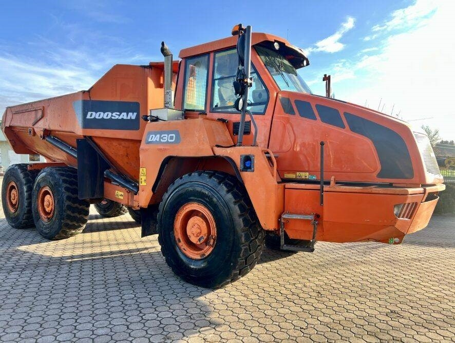 Doosan DA30 - Kiepwagen met knikbesturing: afbeelding 4 Doosan DA30 - Kiepwagen met knikbesturing: afbeelding 4