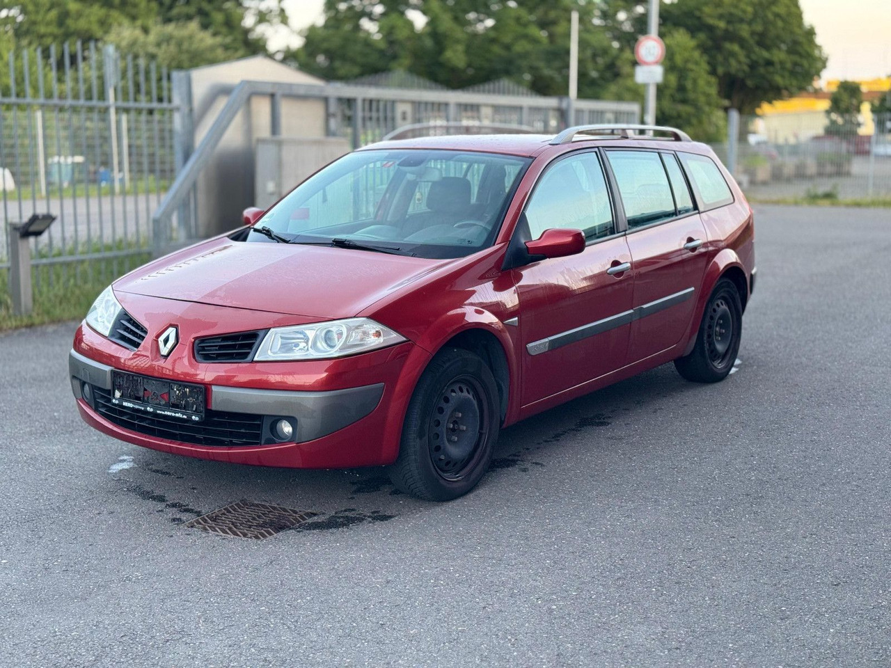 Renault Megane II Grandtour Benzin/Gas - Personenwagen: afbeelding 1 Renault Megane II Grandtour Benzin/Gas - Personenwagen: afbeelding 1
