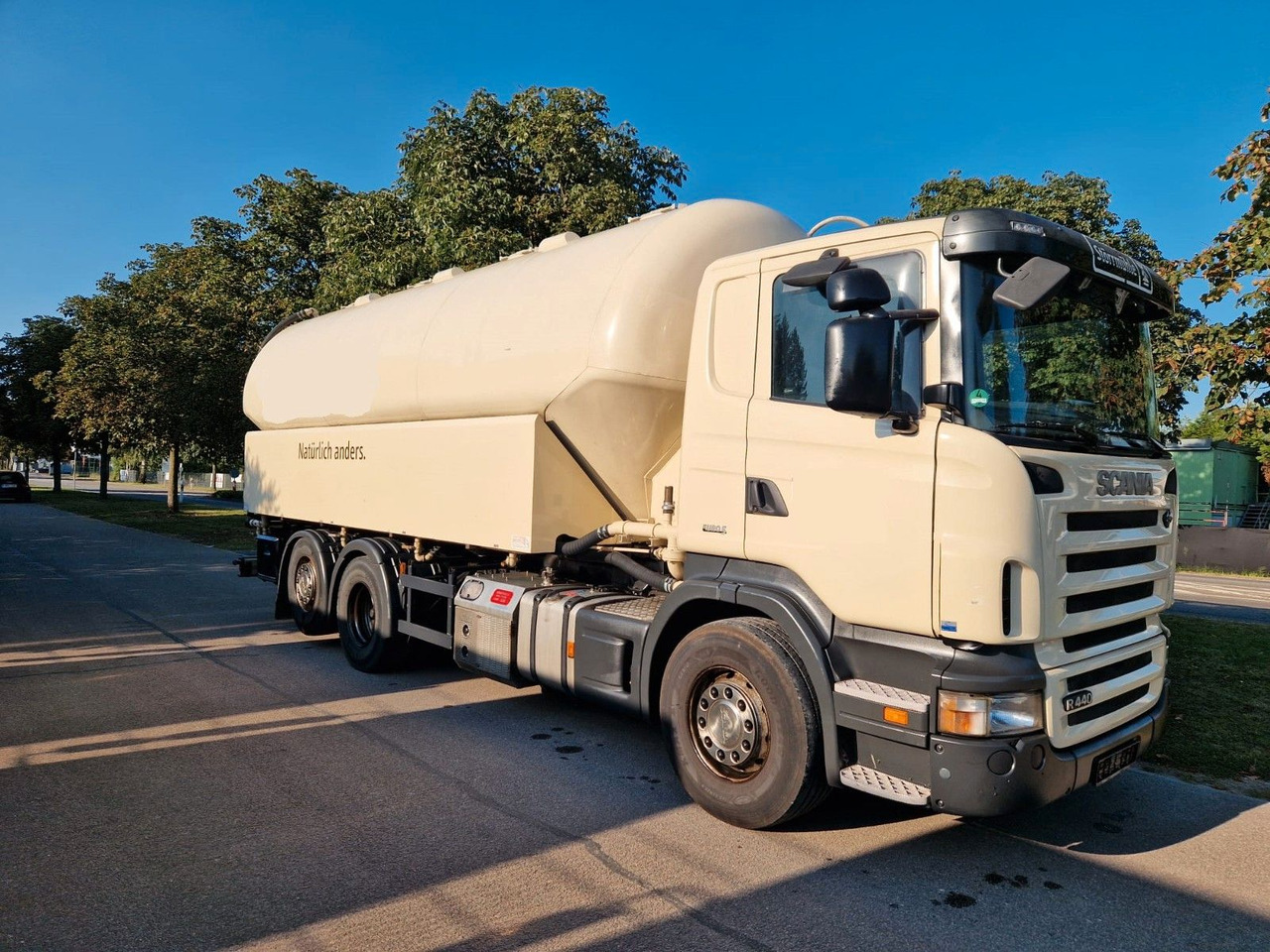 Scania R440 31m³ SILO 4 Kammer/Retarder/Kompressor/Lift - Tankwagen: afbeelding 2 Scania R440 31m³ SILO 4 Kammer/Retarder/Kompressor/Lift - Tankwagen: afbeelding 2