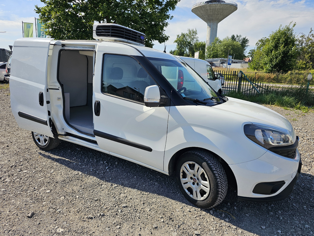 FIAT DOBLO CHLODNIA MROZNIA CARRIER KLIMA EURO6 - Koelwagen: afbeelding 2 FIAT DOBLO CHLODNIA MROZNIA CARRIER KLIMA EURO6 - Koelwagen: afbeelding 2