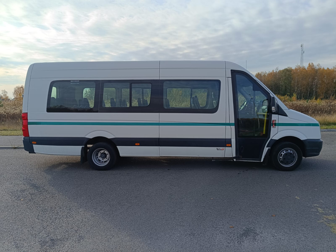 VOLKSWAGEN CRAFTER 23 OSOBY KLIMA WEBASTO KAMERA RETARDER HAK EURO5 - Touringcar: afbeelding 2 VOLKSWAGEN CRAFTER 23 OSOBY KLIMA WEBASTO KAMERA RETARDER HAK EURO5 - Touringcar: afbeelding 2