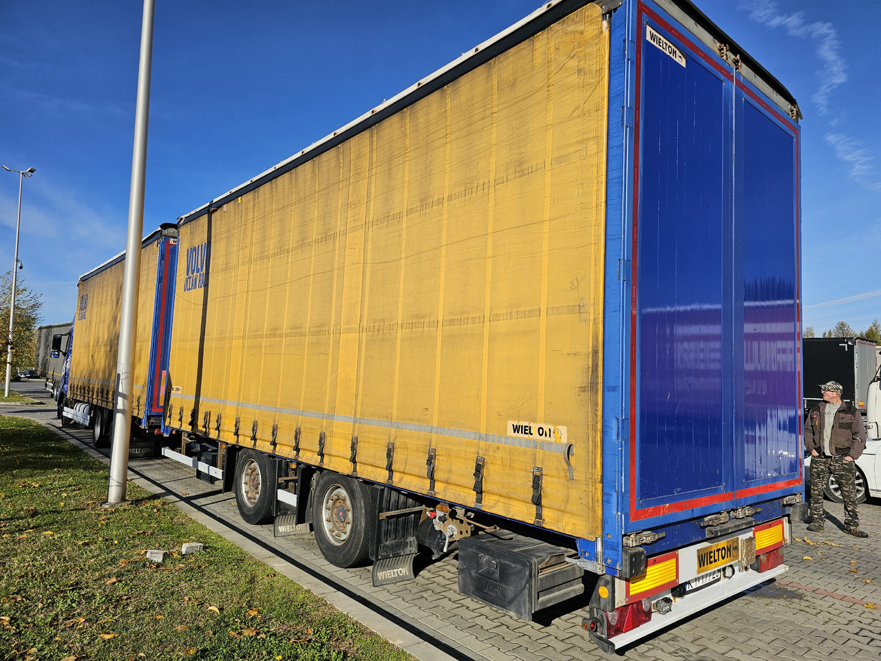 VOLVO FH460 ZESTAW TANDEM 120 M3 PRZEJAZDOWY + PRZYCZEPA FIRANKA SAF - Schuifzeilen vrachtwagen: afbeelding 5 VOLVO FH460 ZESTAW TANDEM 120 M3 PRZEJAZDOWY + PRZYCZEPA FIRANKA SAF - Schuifzeilen vrachtwagen: afbeelding 5