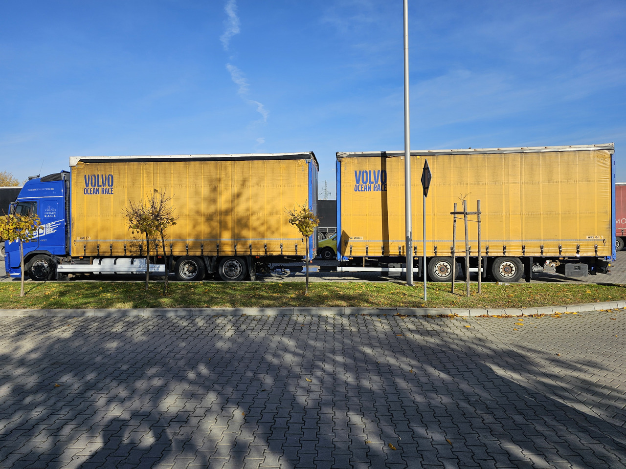 VOLVO FH460 ZESTAW TANDEM 120 M3 PRZEJAZDOWY + PRZYCZEPA FIRANKA SAF - Schuifzeilen vrachtwagen: afbeelding 2 VOLVO FH460 ZESTAW TANDEM 120 M3 PRZEJAZDOWY + PRZYCZEPA FIRANKA SAF - Schuifzeilen vrachtwagen: afbeelding 2