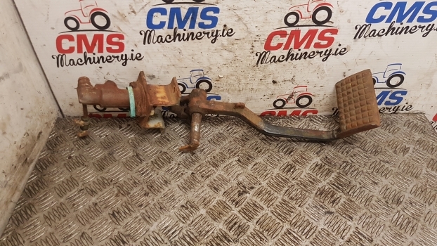 Case International 856 Xl Clutch Pedal Slave Cylinder 3234618r1, 1500215c92 - Koppelingscilinder voor Tractor: afbeelding 2 Case International 856 Xl Clutch Pedal Slave Cylinder 3234618r1, 1500215c92 - Koppelingscilinder voor Tractor: afbeelding 2
