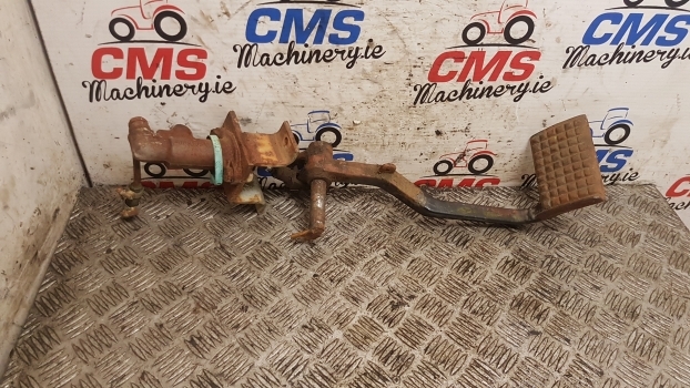 Case International 856 Xl Clutch Pedal Slave Cylinder 3234618r1, 1500215c92 - Koppelingscilinder voor Tractor: afbeelding 3 Case International 856 Xl Clutch Pedal Slave Cylinder 3234618r1, 1500215c92 - Koppelingscilinder voor Tractor: afbeelding 3