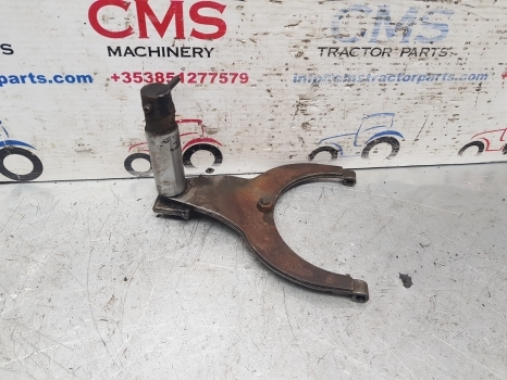 Case International 956, 1056 Rear Axle Differential Fork 3230701r91, 2706178r93 - Achterass voor Tractor: afbeelding 1 Case International 956, 1056 Rear Axle Differential Fork 3230701r91, 2706178r93 - Achterass voor Tractor: afbeelding 1