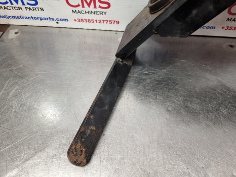 Case Mxu100, Mxu, Nh T6000, Tsa, Cab Bracket Lh 82037590, 82033326 - Cabinevering: afbeelding 5 Case Mxu100, Mxu, Nh T6000, Tsa, Cab Bracket Lh 82037590, 82033326 - Cabinevering: afbeelding 5