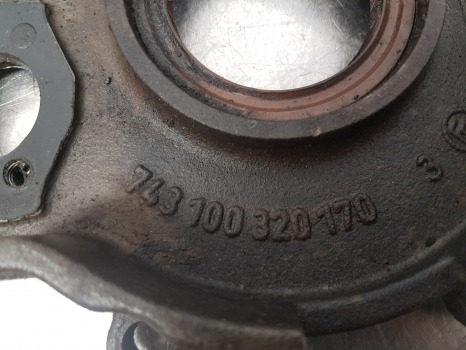 Fendt 724 S4, 714, 716, 718, 720, Fwd Pump Support Cover 743100320170 - Vooras: afbeelding 5 Fendt 724 S4, 714, 716, 718, 720, Fwd Pump Support Cover 743100320170 - Vooras: afbeelding 5